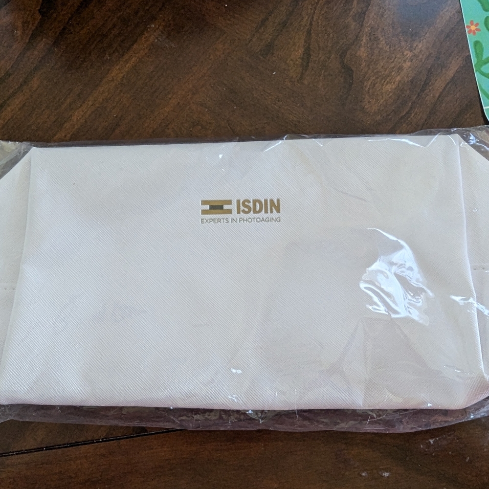 🦩NIP Isdin Faux Leather Zipper White Makeup Bag
